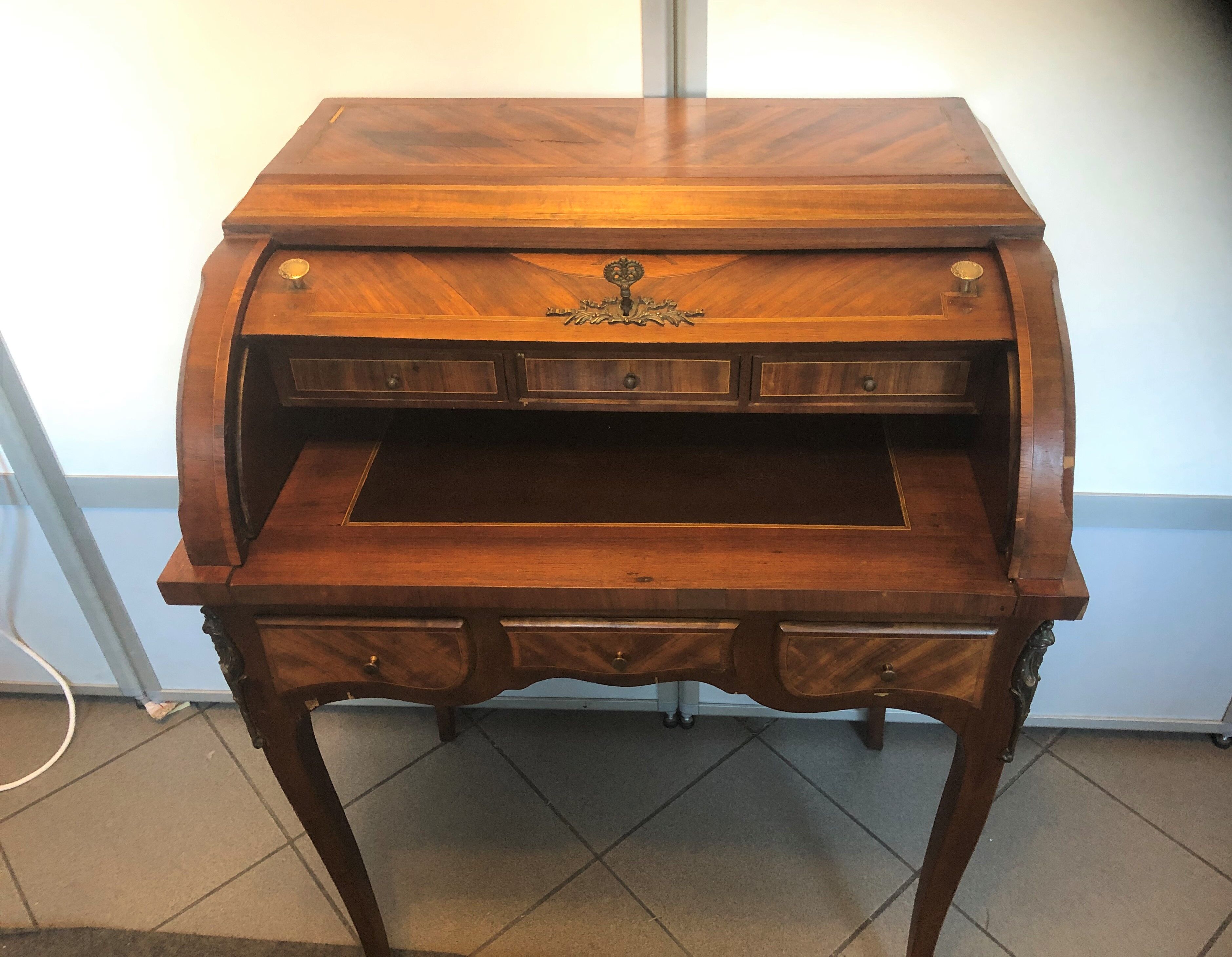 Office in cylindre marqueté