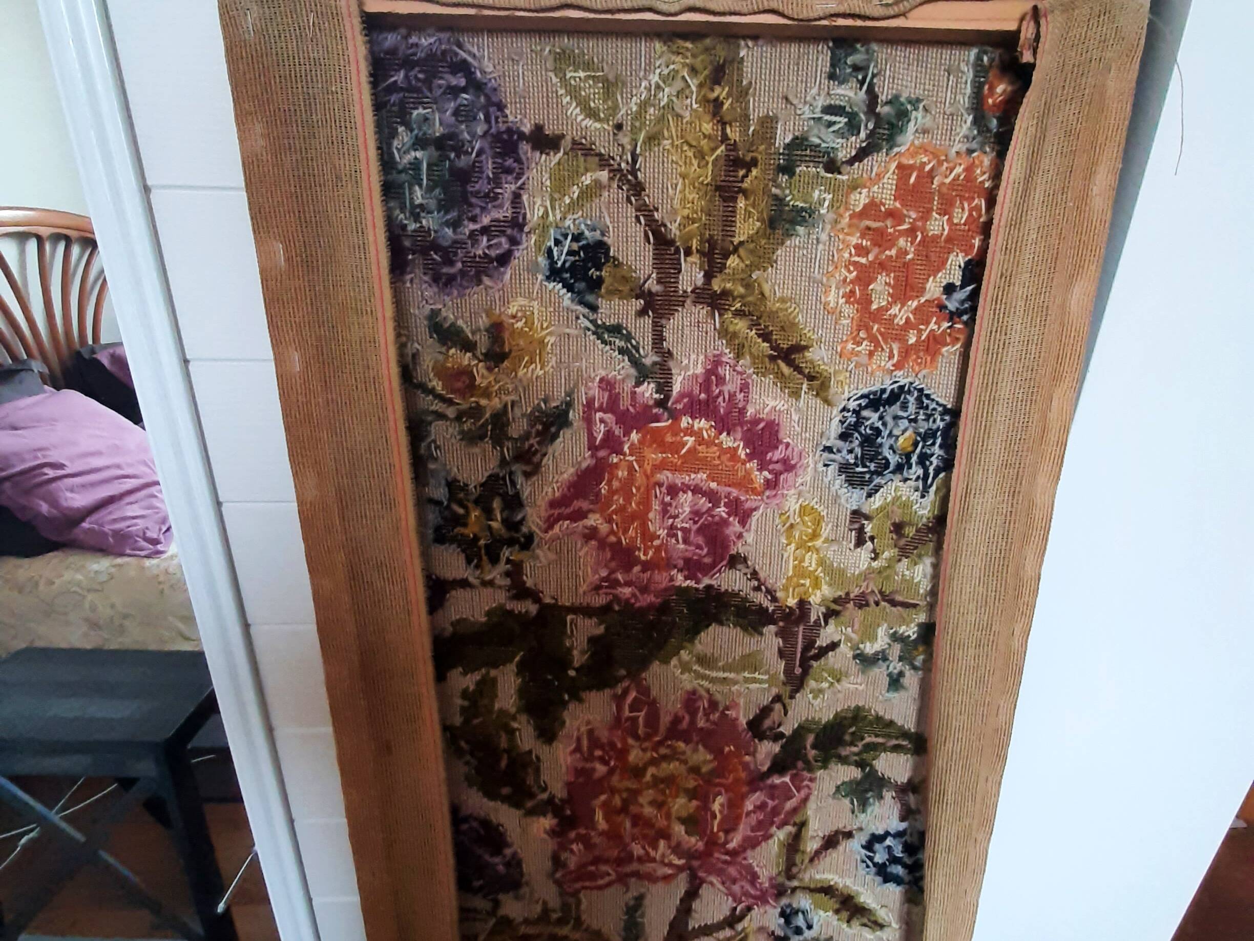 1970s wall tapestry with large multicoloured flowers