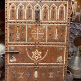 Berber heritage: ancient door decorated with camel bones