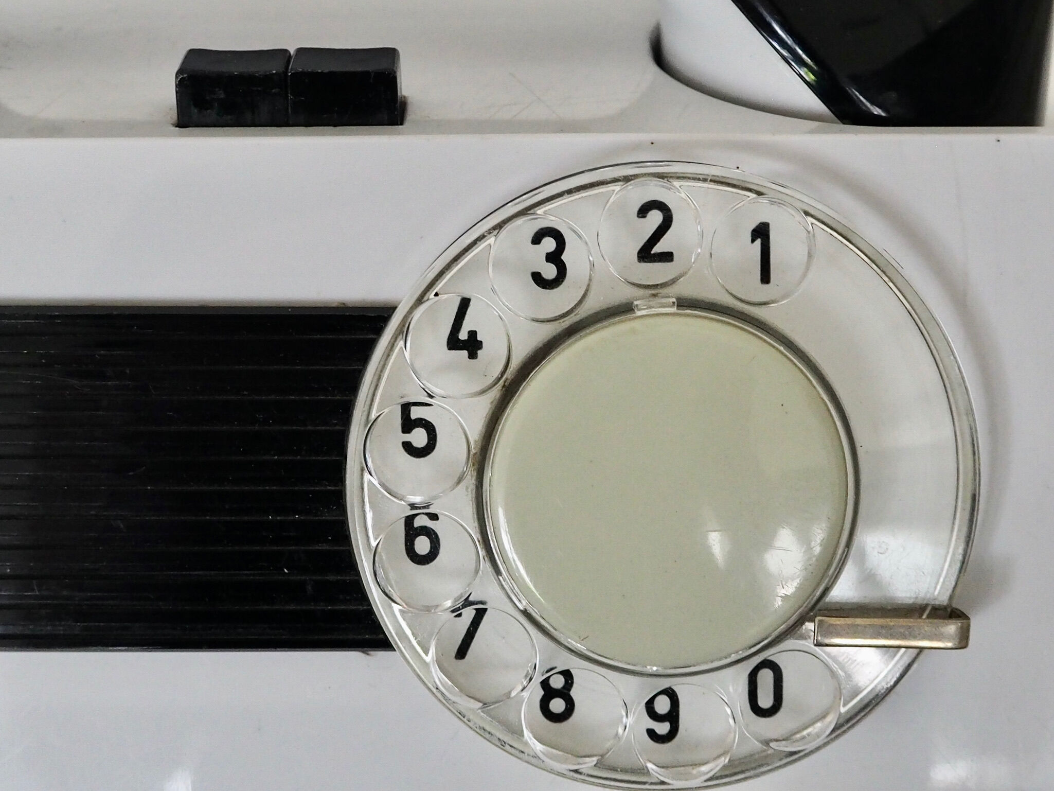 Téléphone rotatif « Tesla » des années 1970