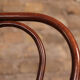 Chaise en bois courbé et assise cannage