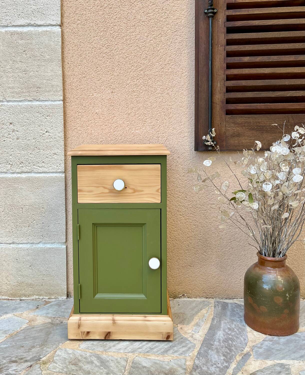 Pine bedside table with a green and raw wood makeover