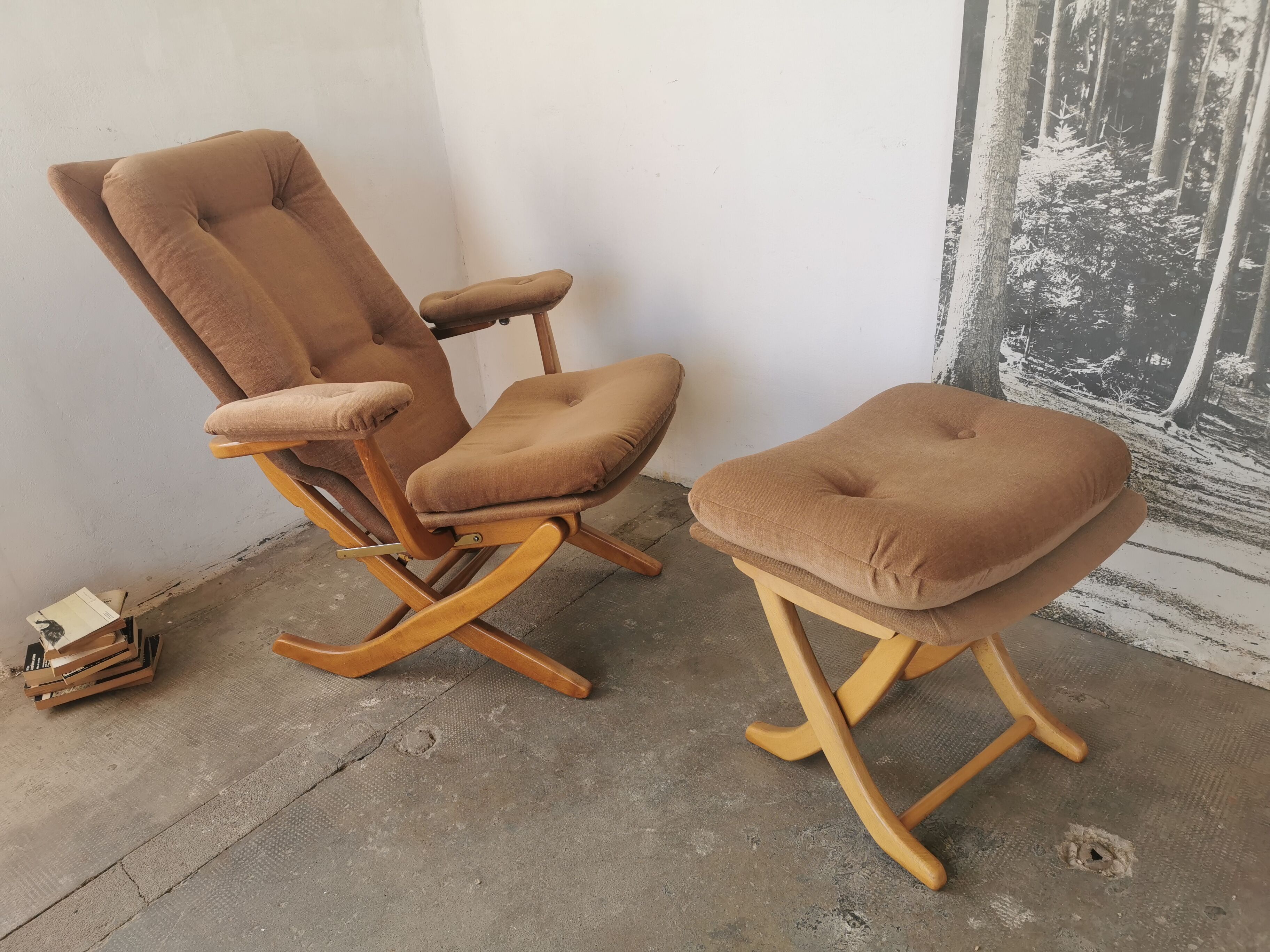 Relax armchair and its velvet ottoman from the 70s /80