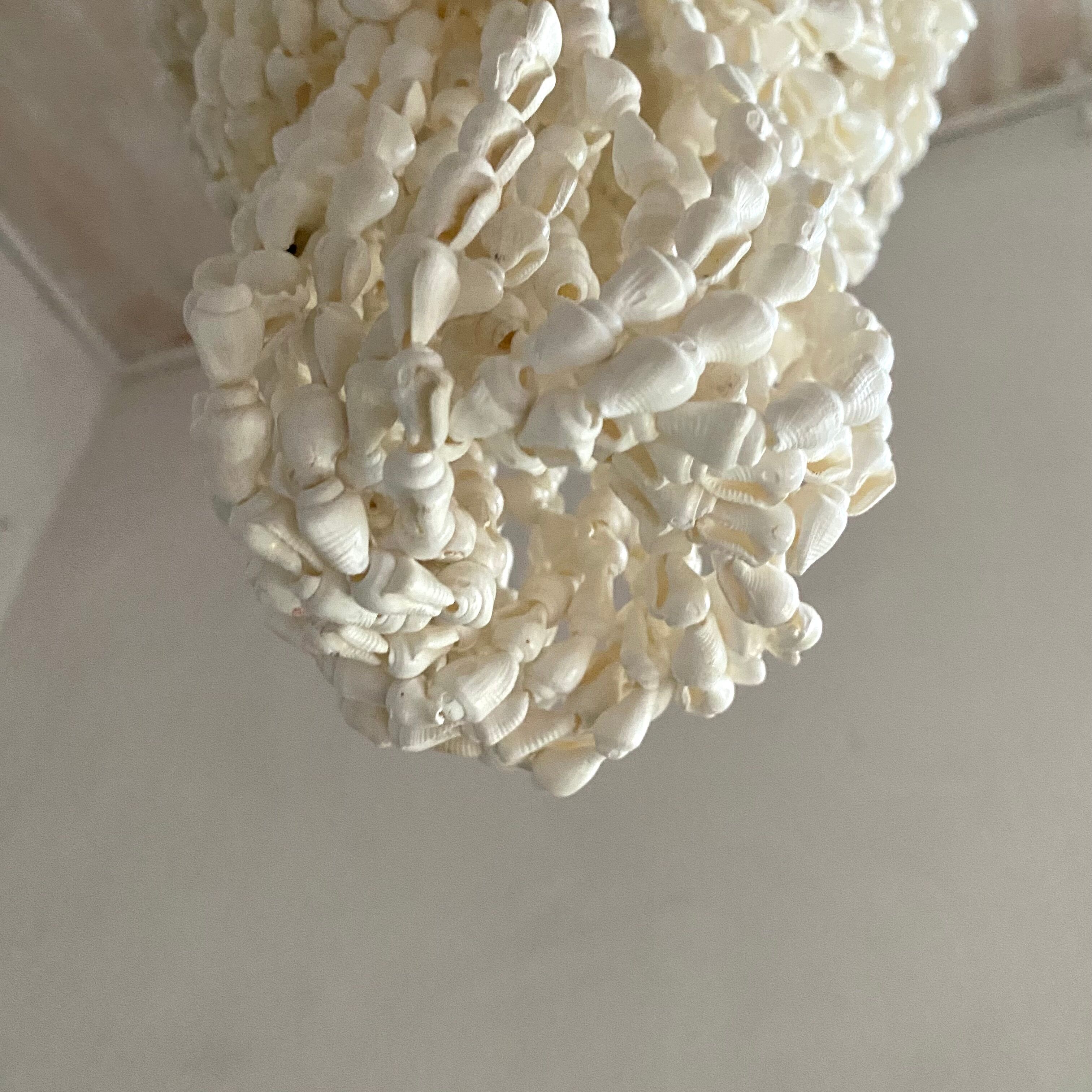Suspension en coquillages vintage