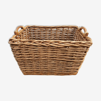 Linen basket in braided wicker