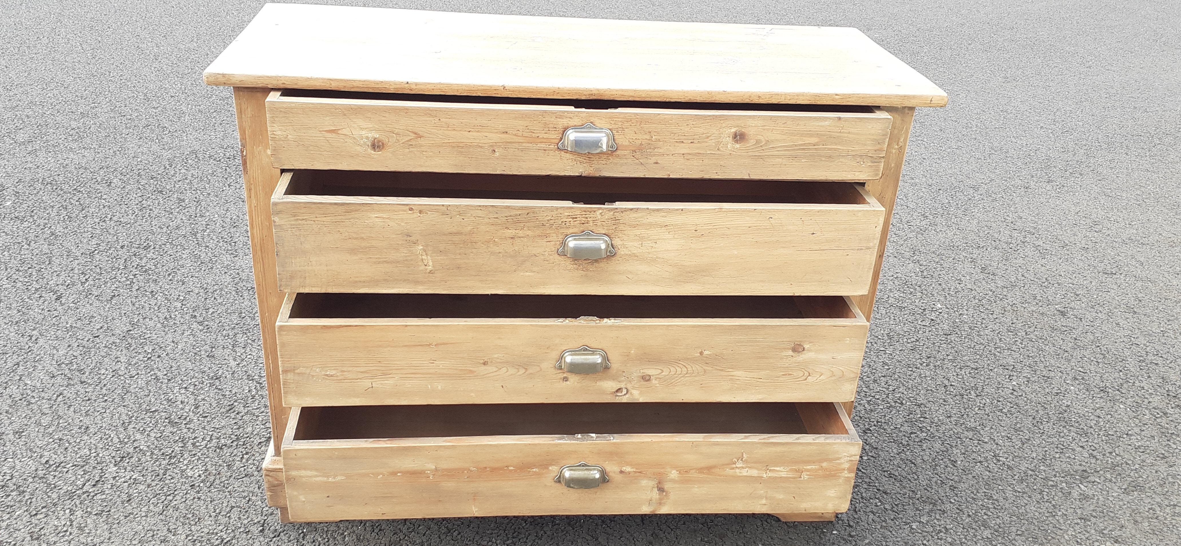 Ancient chest of drawers