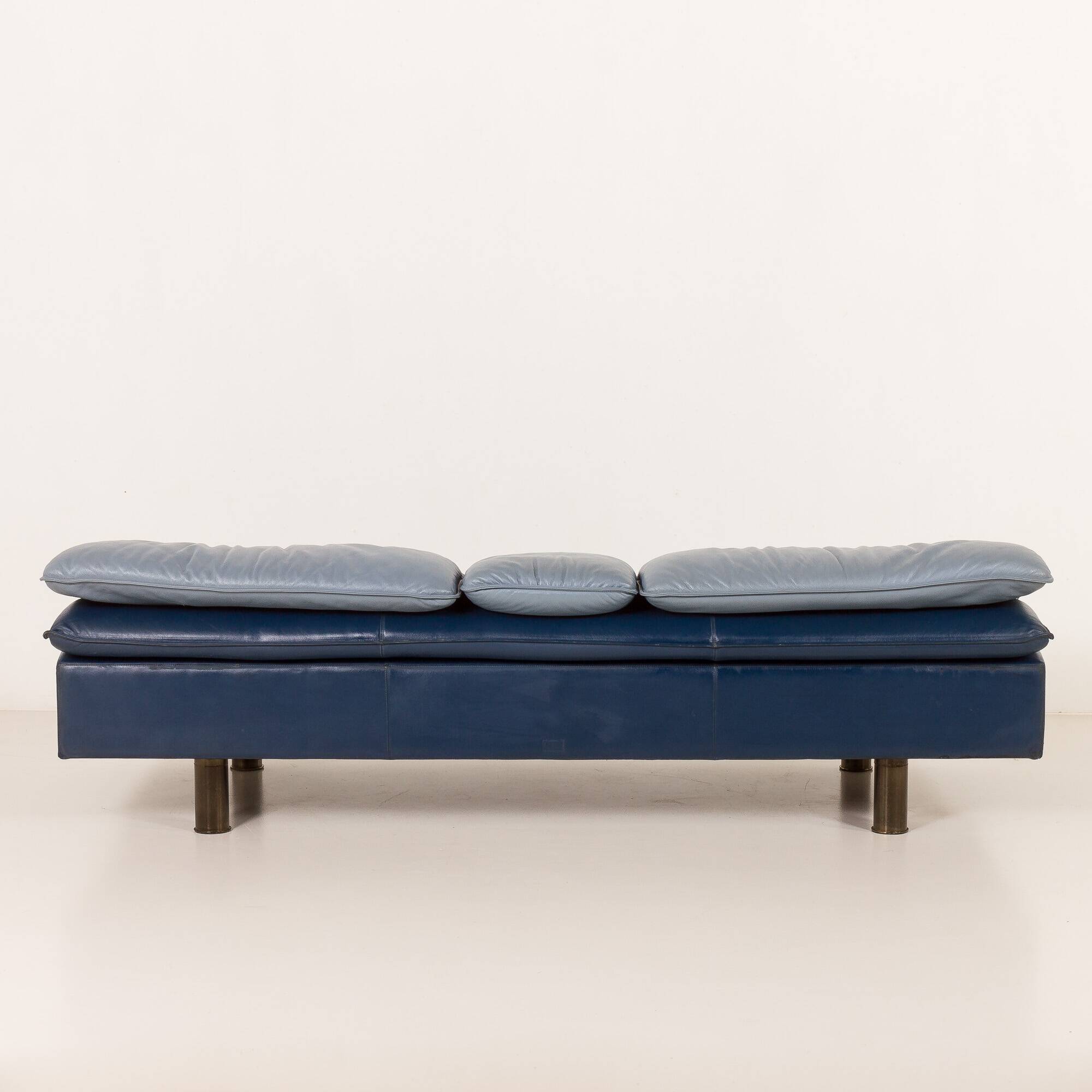 Vintage Poltrona Frau Space Age leather sofa, Italy 1980s