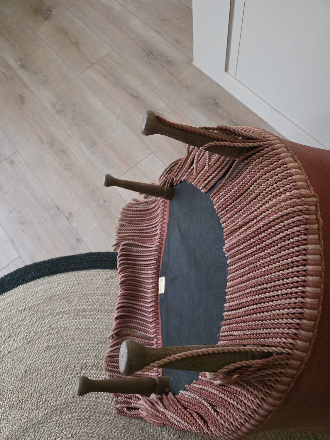 Fauteuil crapaud en velours vieux rose