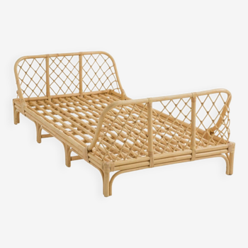 Rattan bed