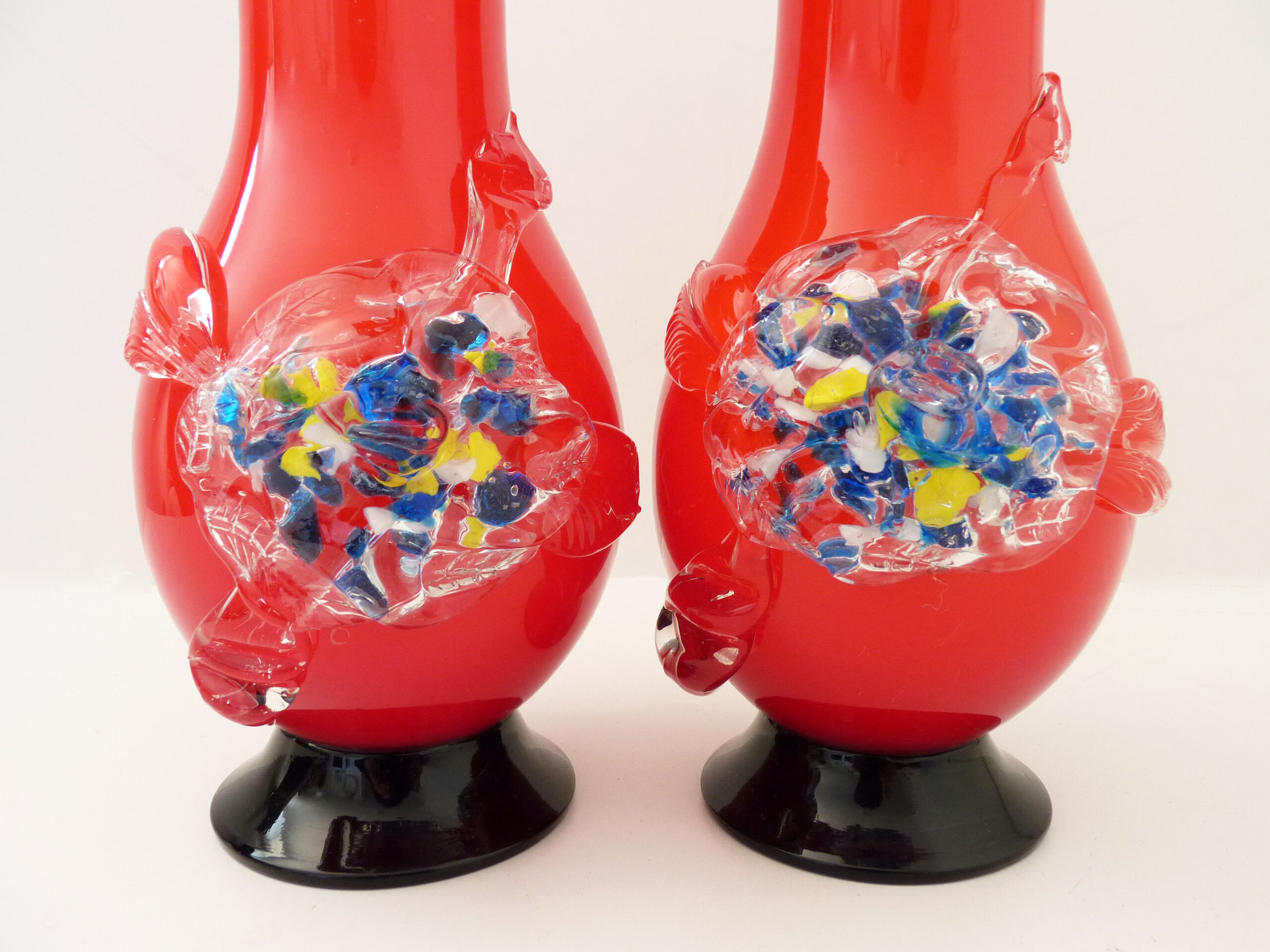 Murano ruby red blown glass vase, with floral decoration with colorful inclusion. Unit