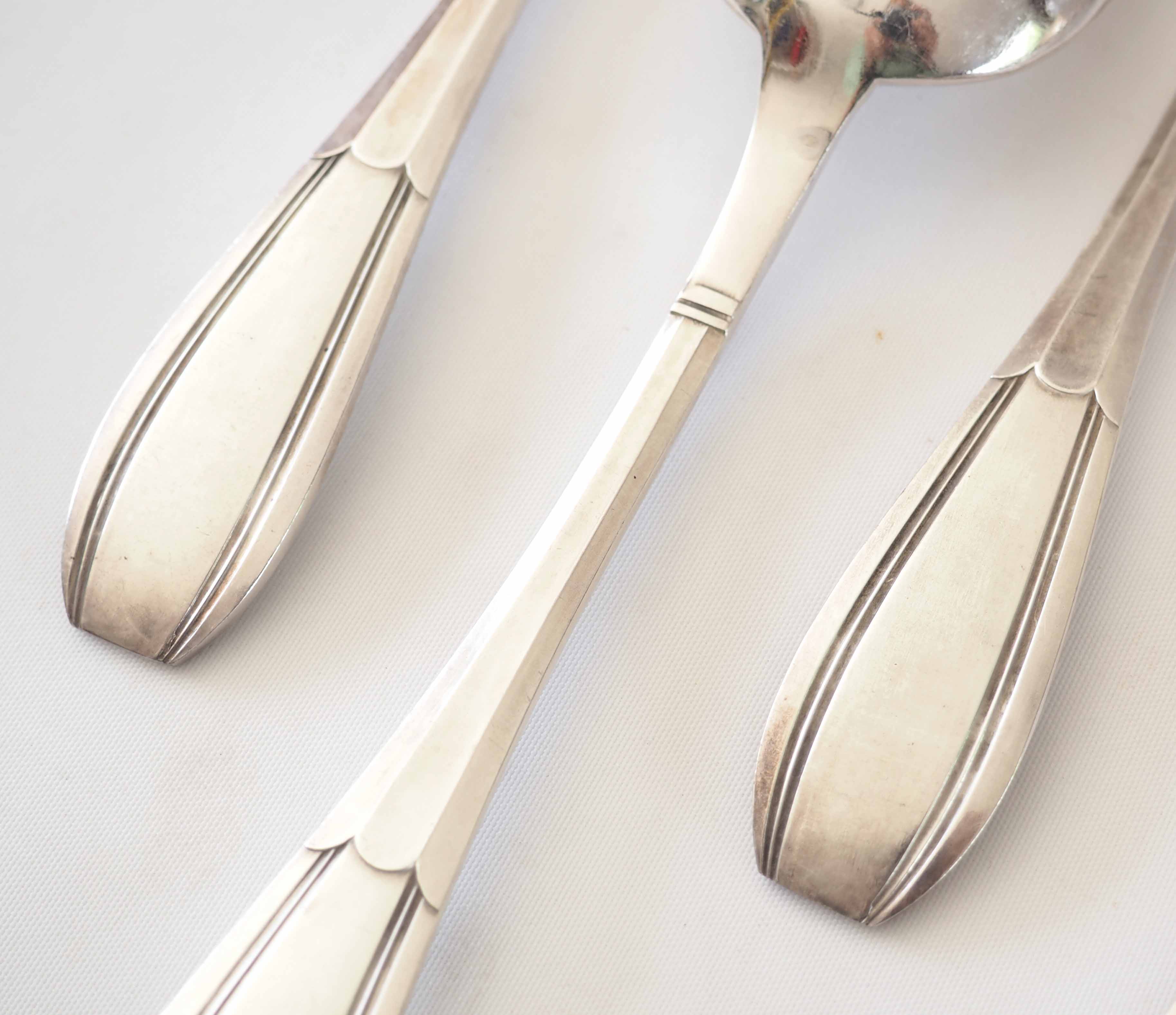 Silver cutlery set