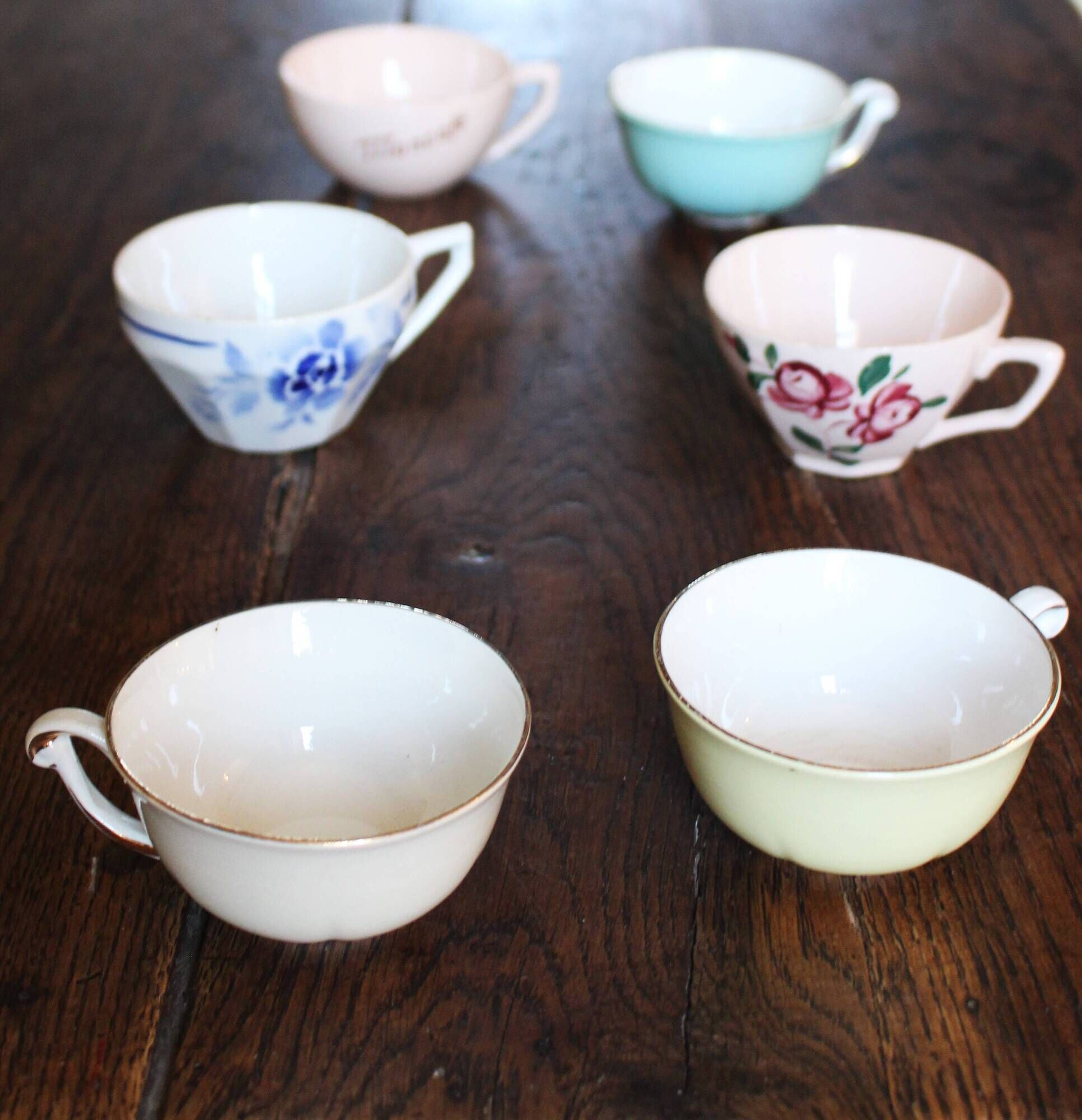 A set of 6 cups Colours Flowers Digoin Céranord Saint Amand