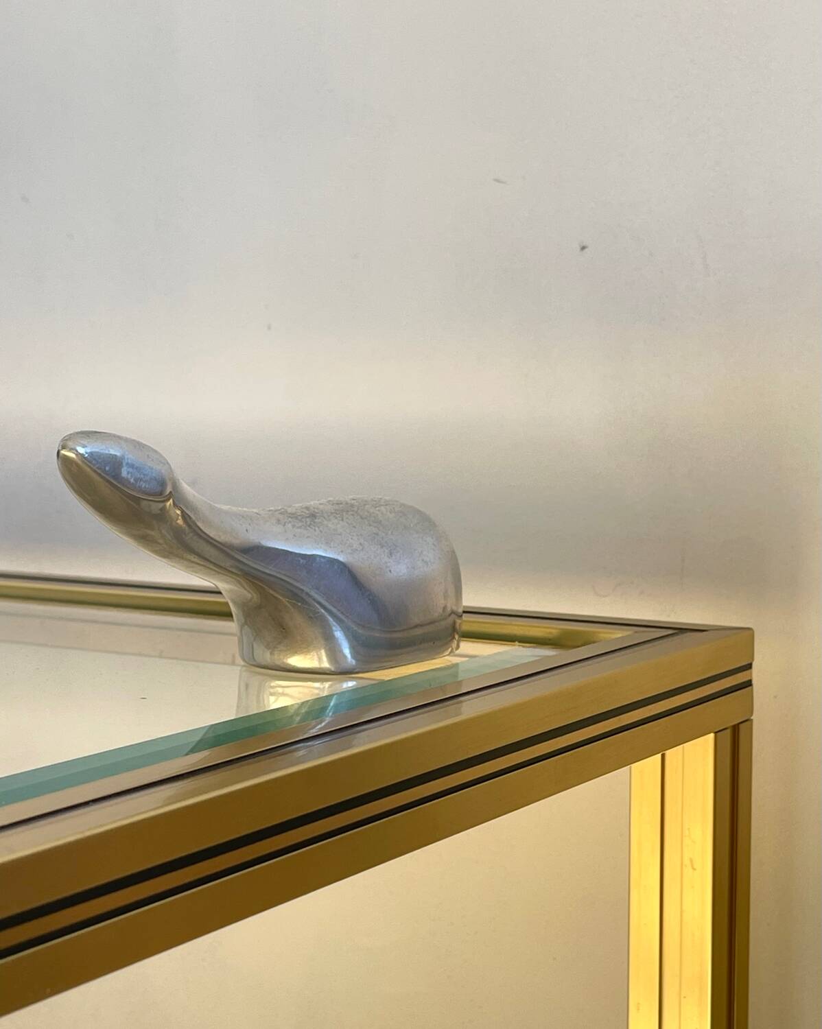 Ours stylised minimalist 1970.