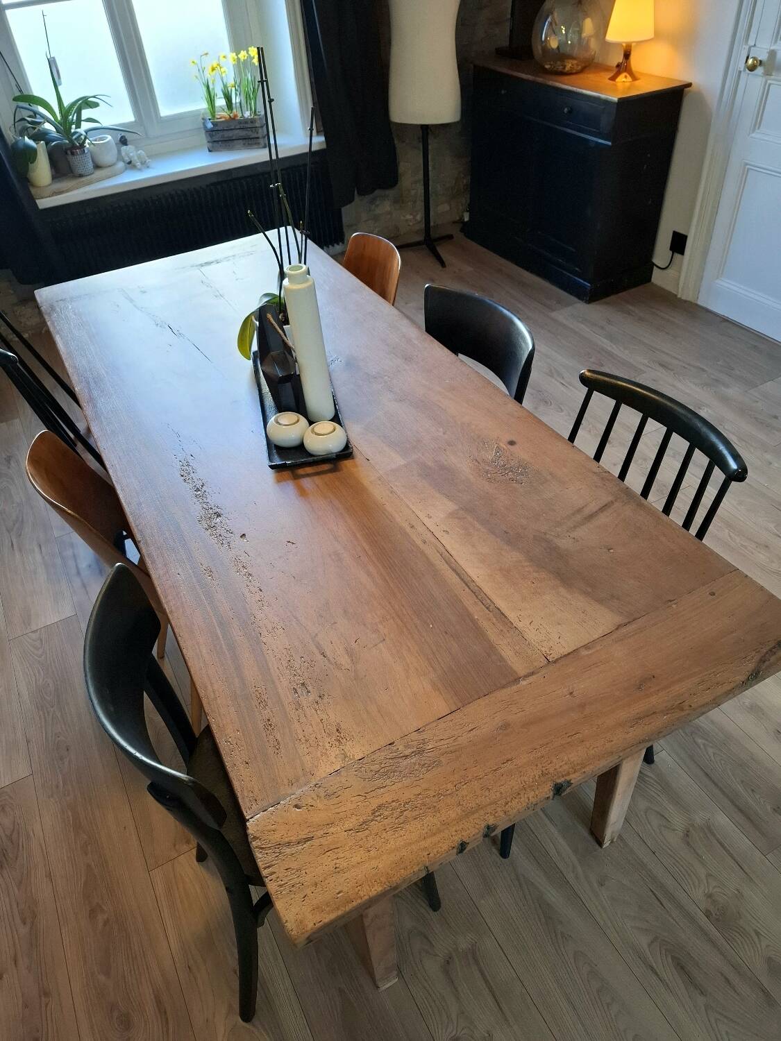 Walnut farmhouse table 200x80 8 people.