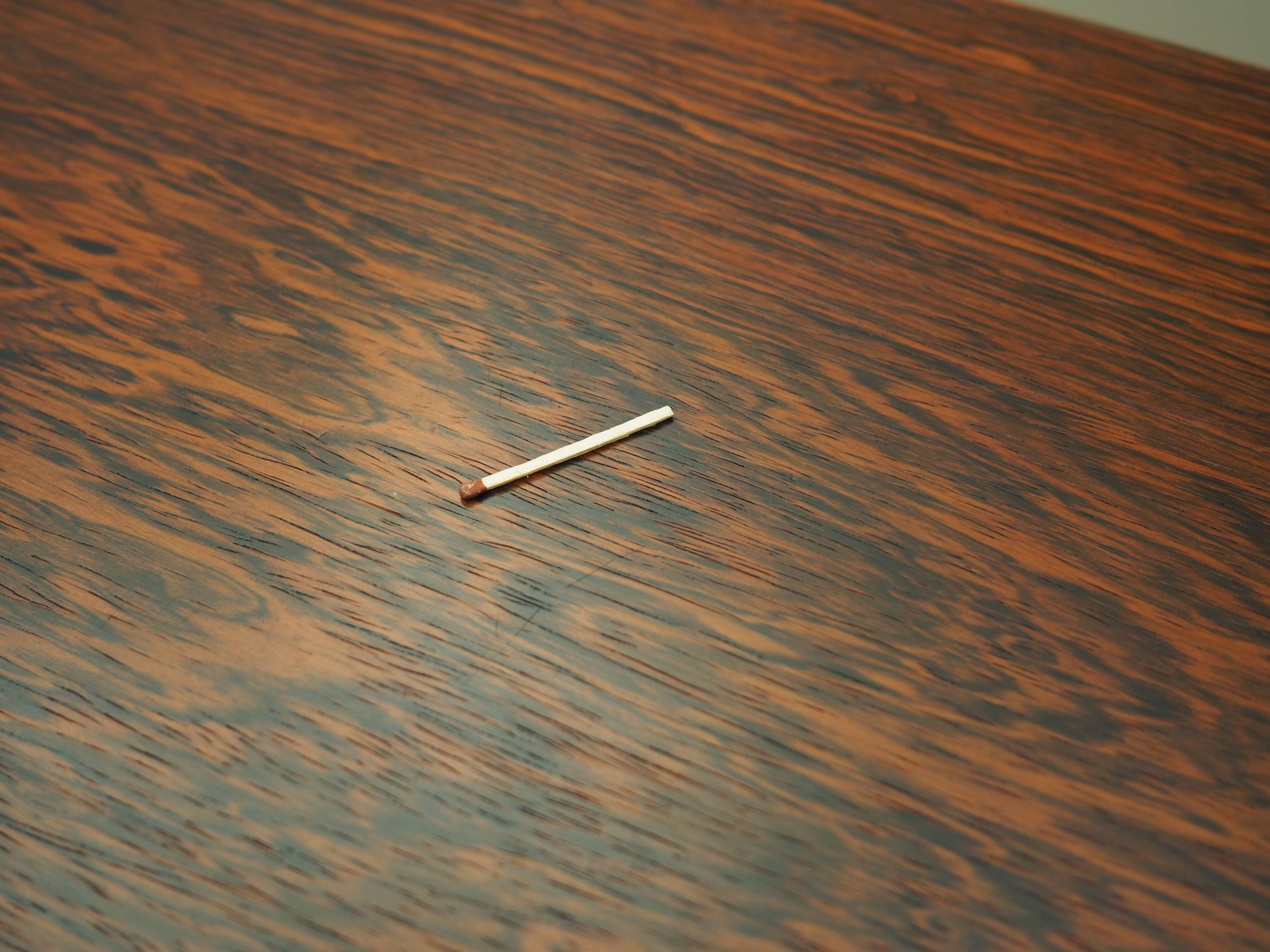 Buffet haut en palissandre, design danois, années 1960, designer : Johannes Andersen, fabrication : Skaaning Furnitu