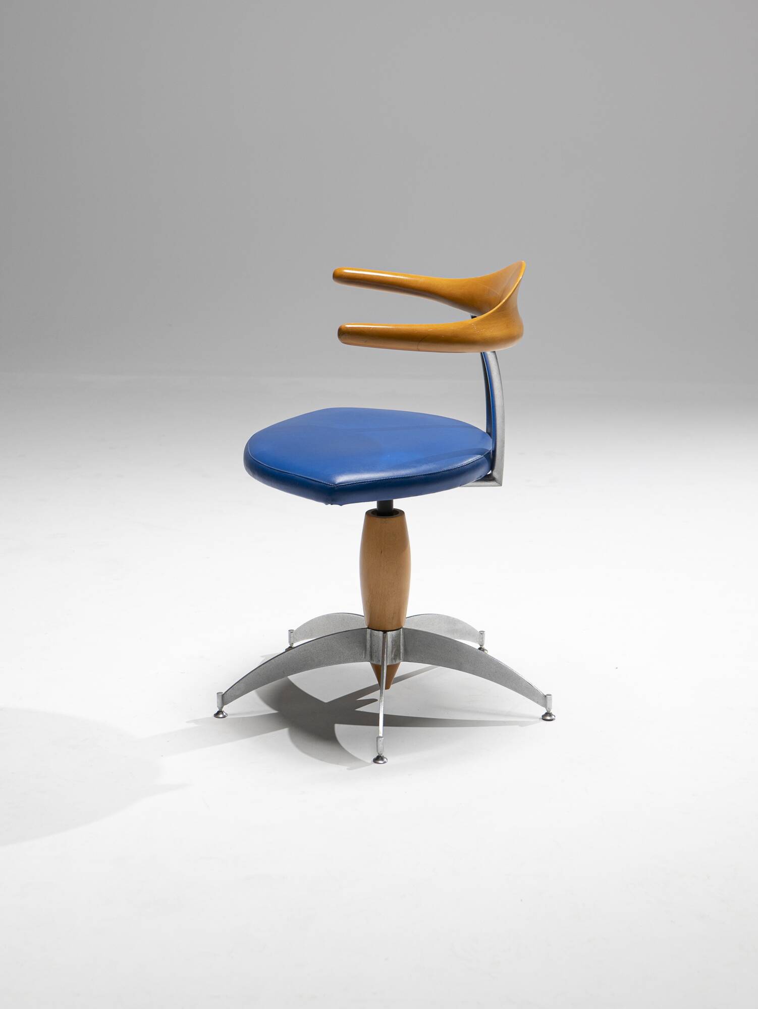 Chaise pivotante, Italie, années 1980