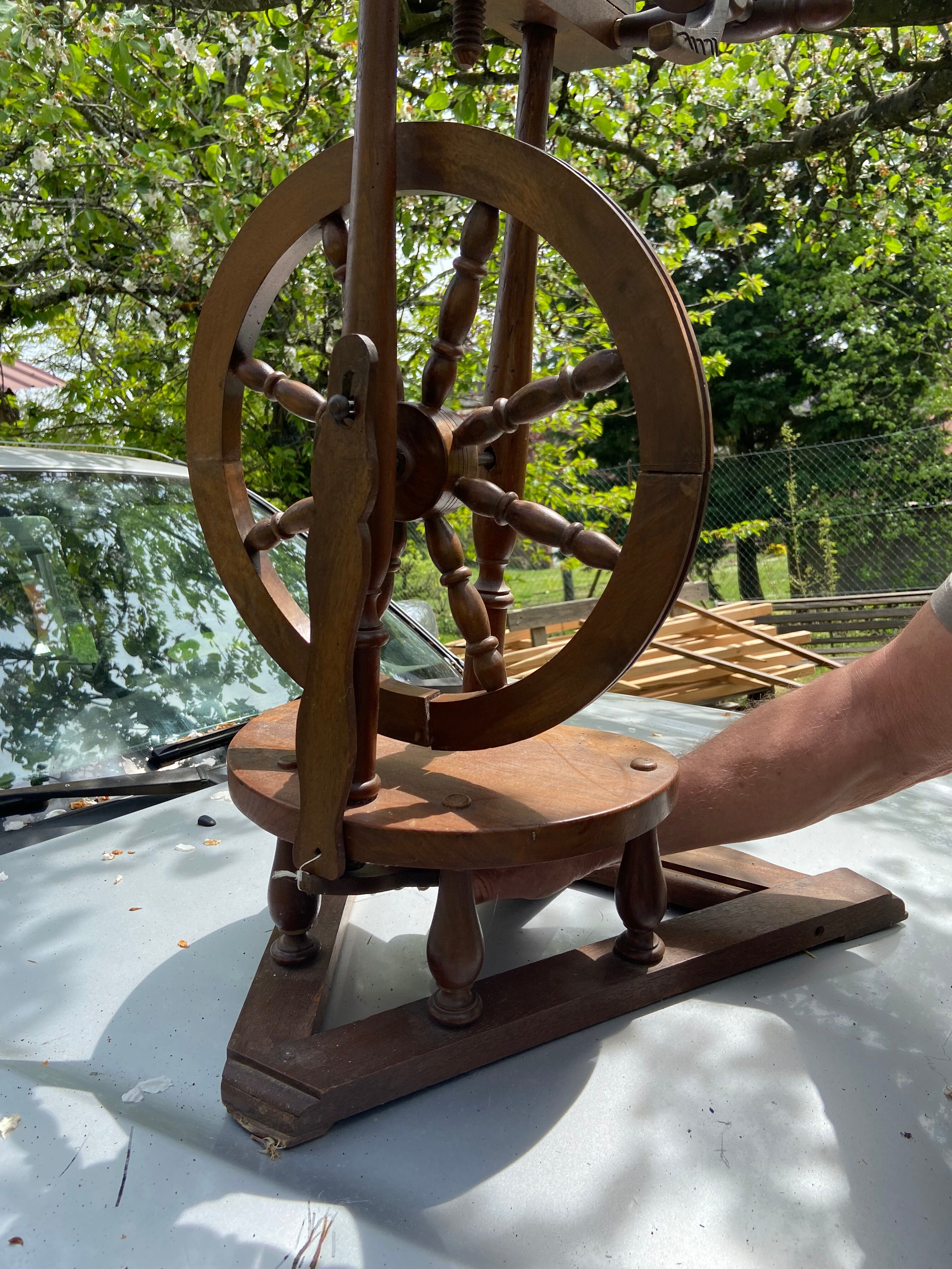 Wooden spinning wheel
