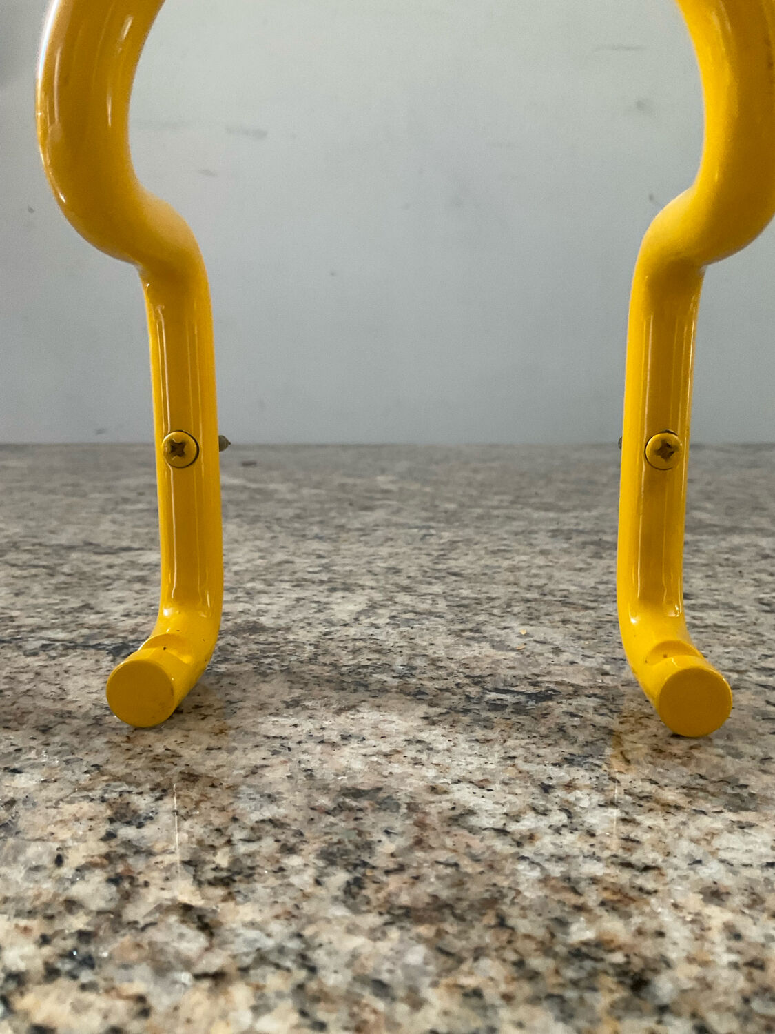 Série de 3 patères « Taka » par Cesar Rota Nodari Acerbis