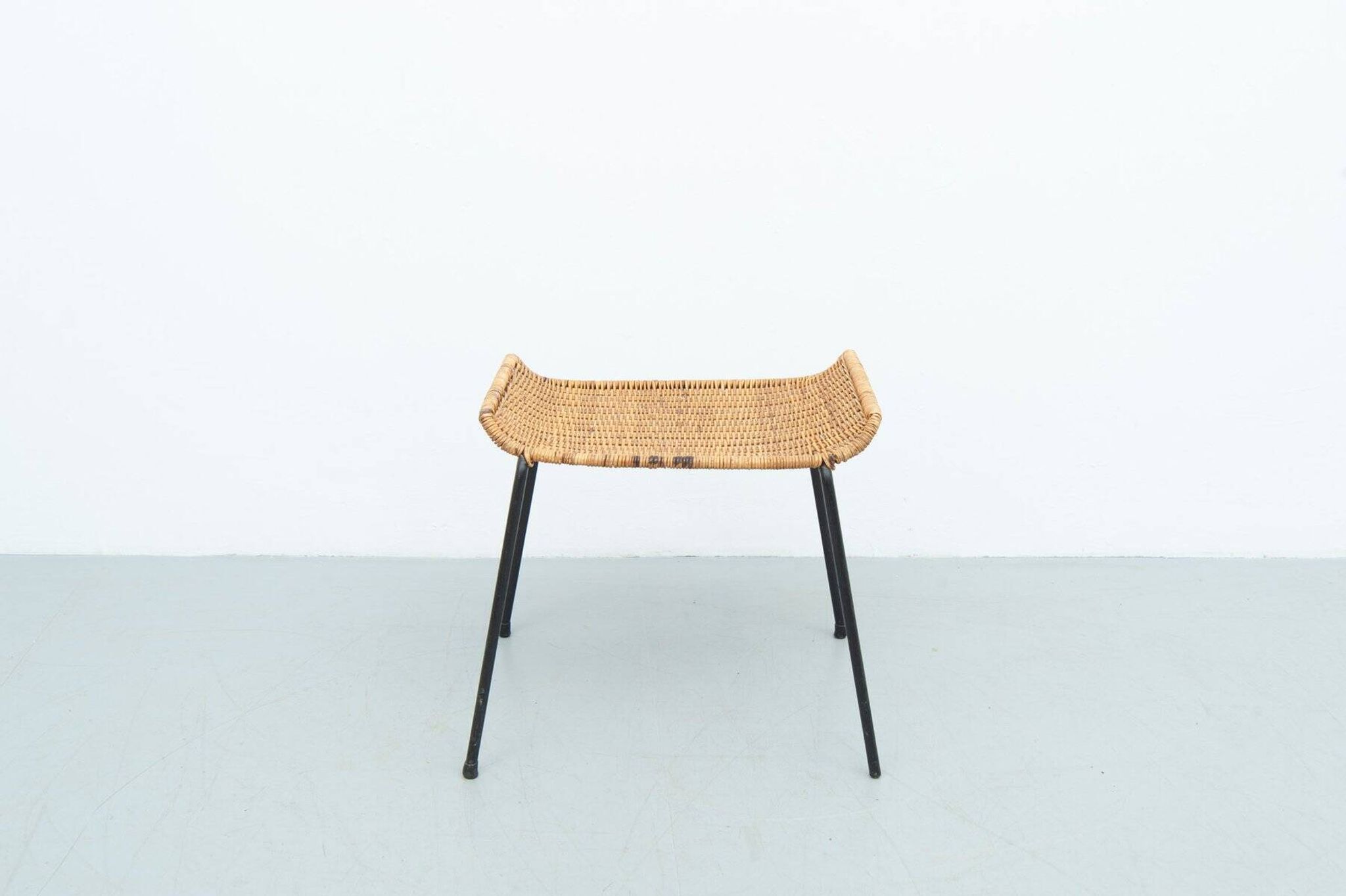 Tabouret en rotin attribué à Gian Franco Legler, années 1950.