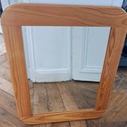 Miroir scandinave rectangulaire en pin. Années 70.