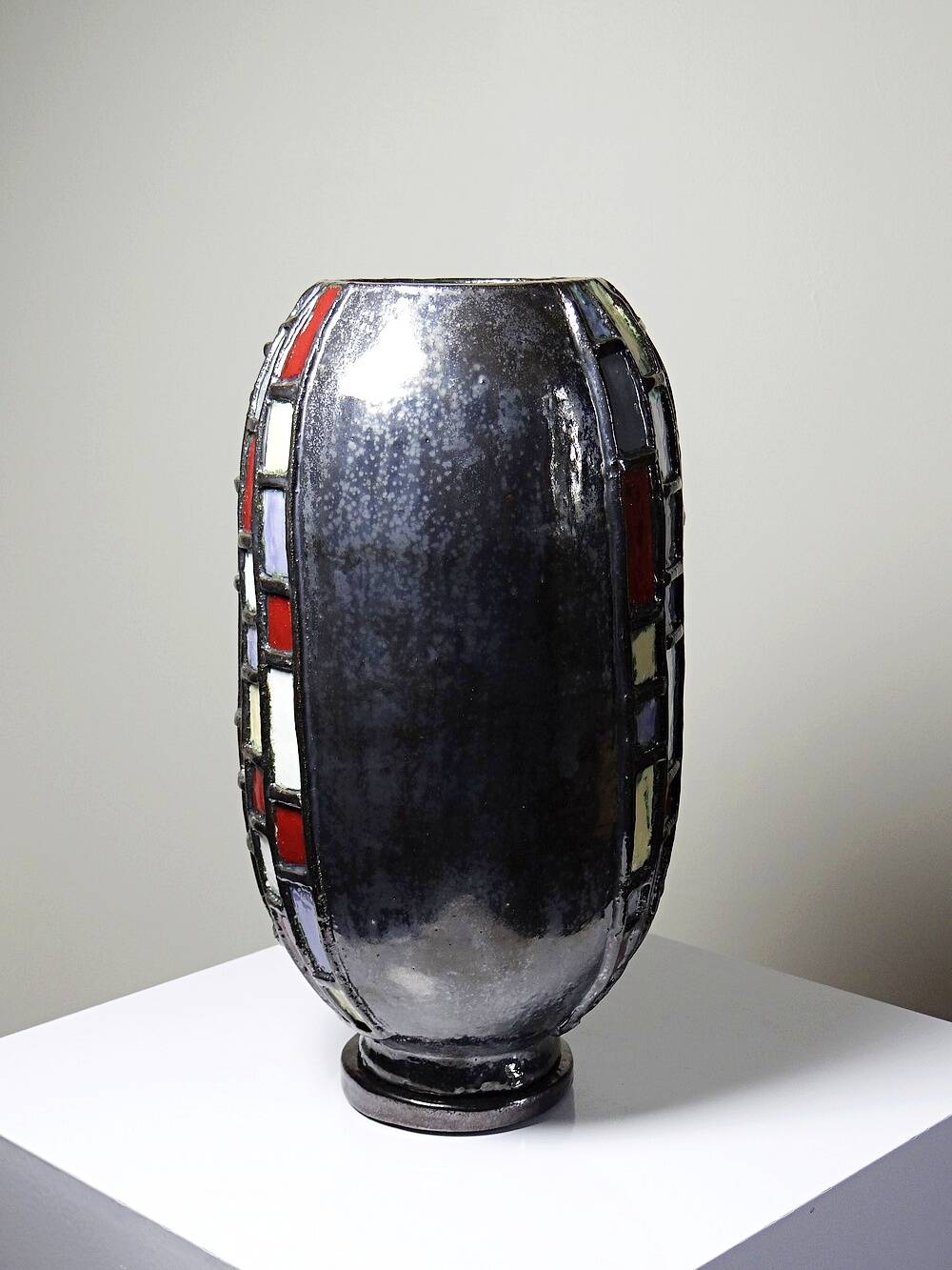 Large modernist ceramic art vase in vintage black glazed from 1950-1970.