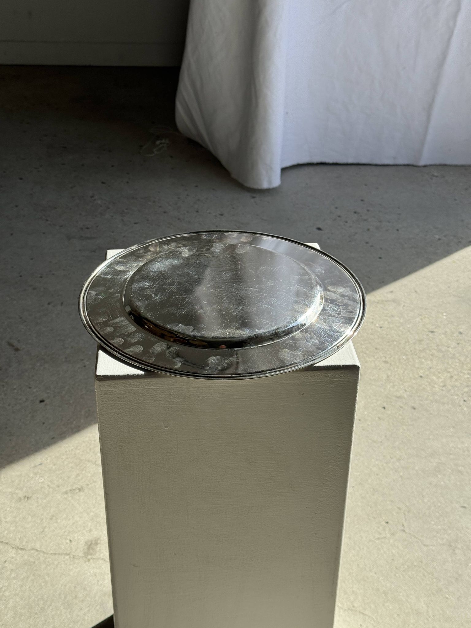 Round vintage silver-plated tray D30 H2