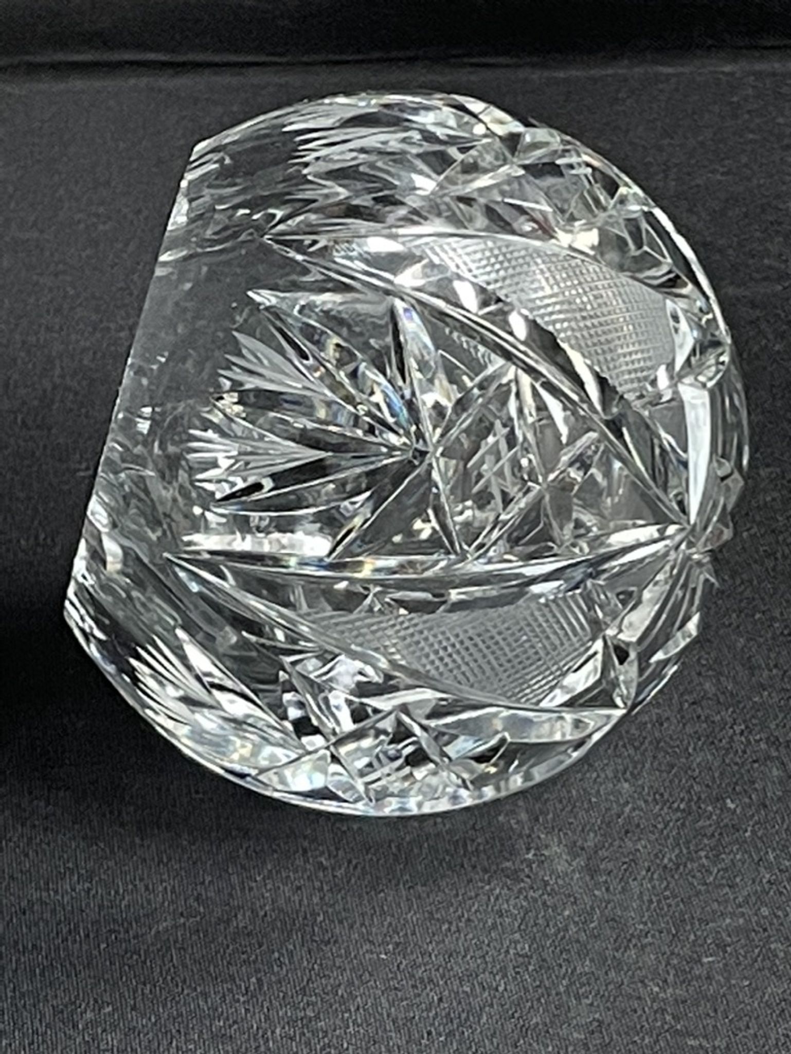 Cendrier boule individuel en cristal taillé - XXème