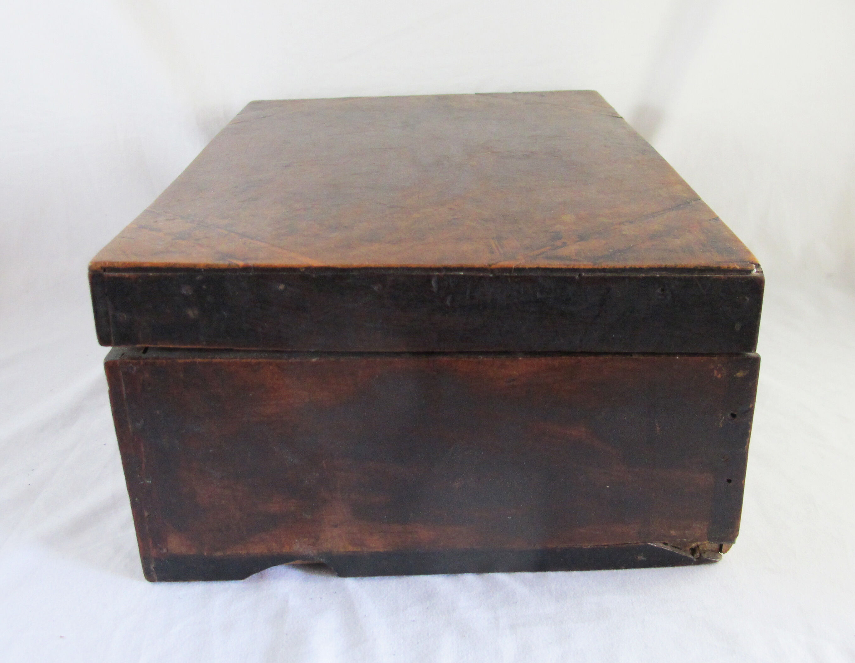 Ancienne boîte en bois