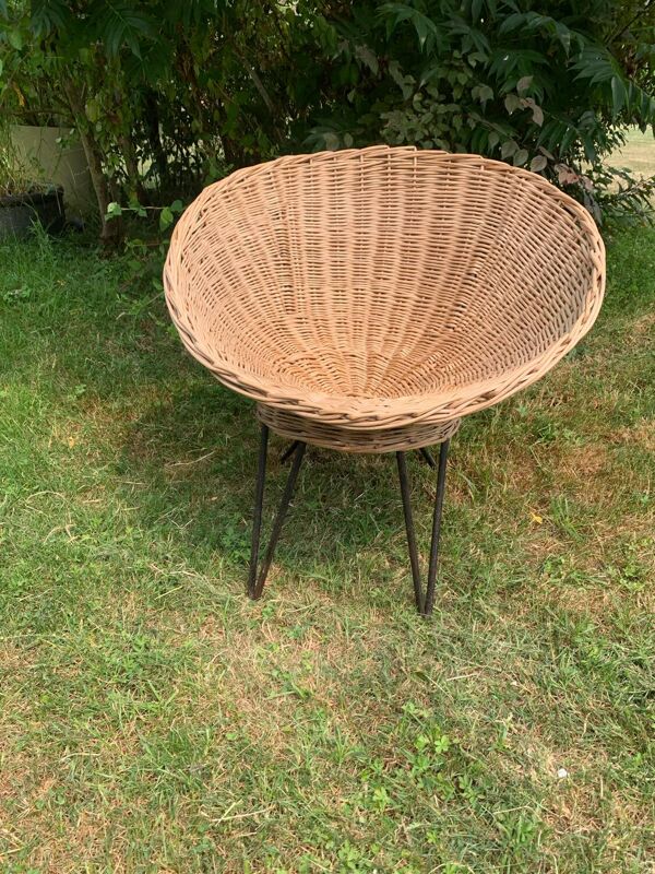 Fauteuil corbeille en rotin ancien