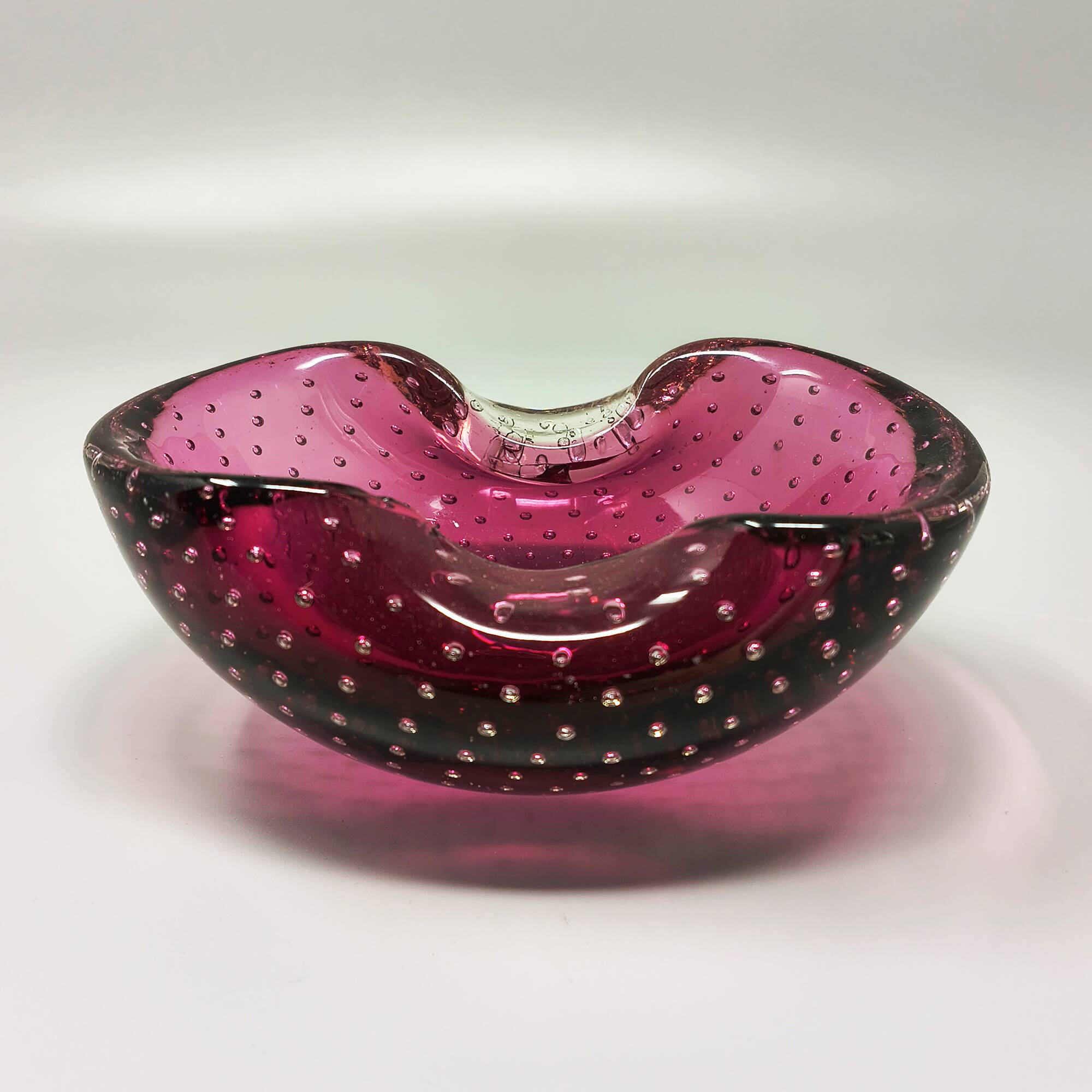 1960s mid-century pink ashtray or catchall in bullicante Murano glass by Flavio Poli