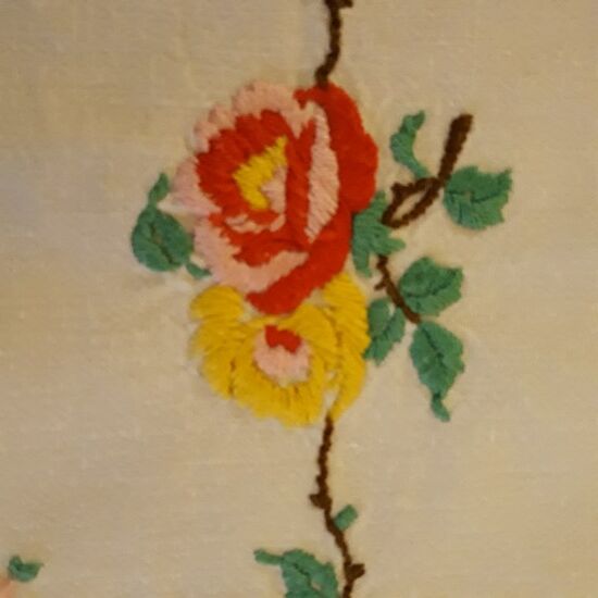 Tablecloth "Fleurie" embroidered hand and its 12 towels 80s