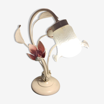 Metal and flowers lamp