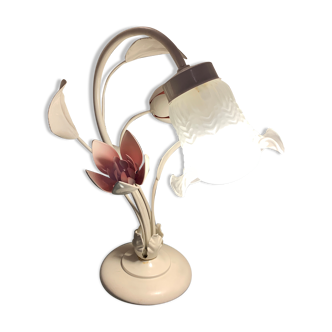 Metal and flowers lamp