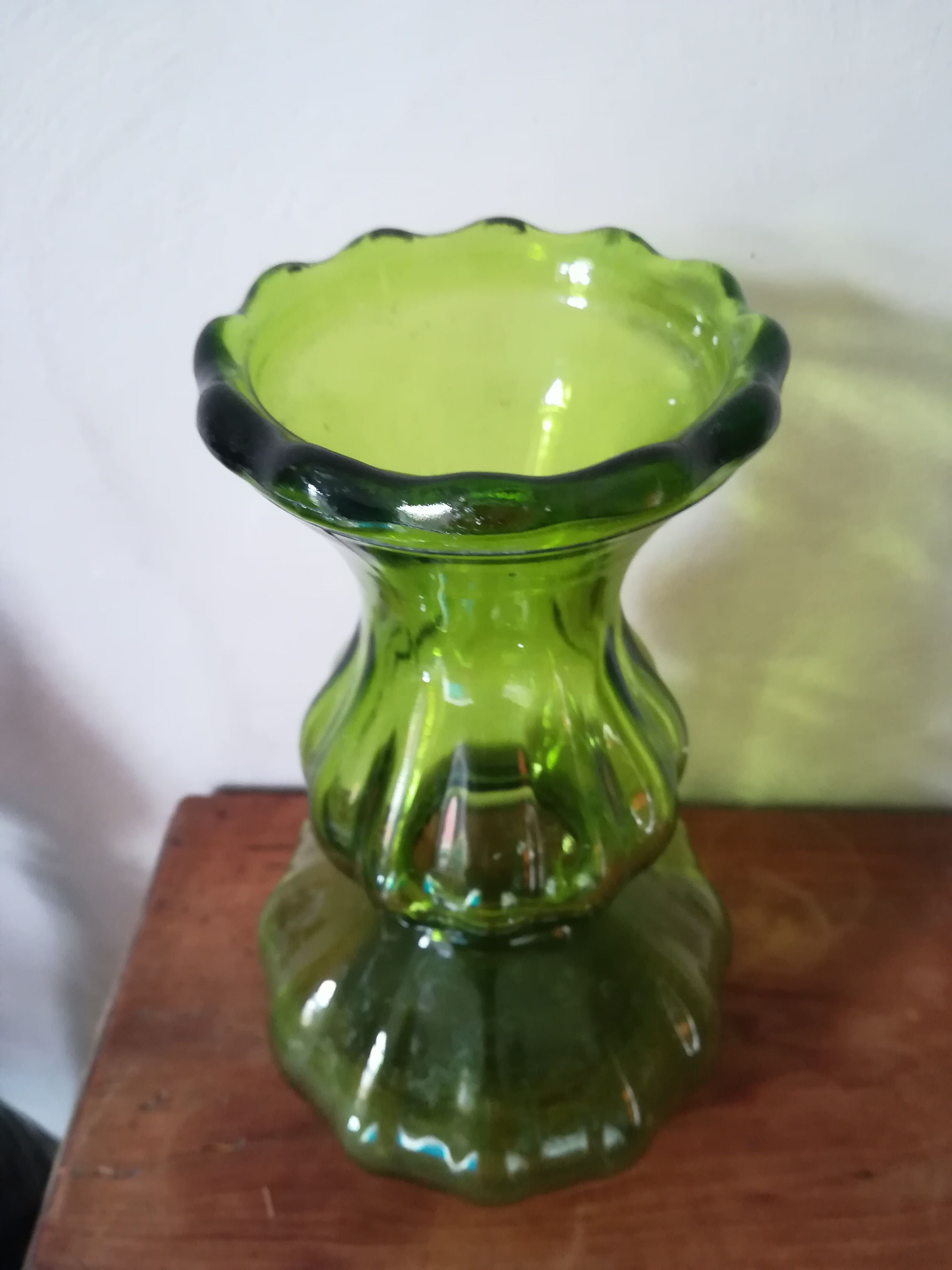 Green coloquinte vase