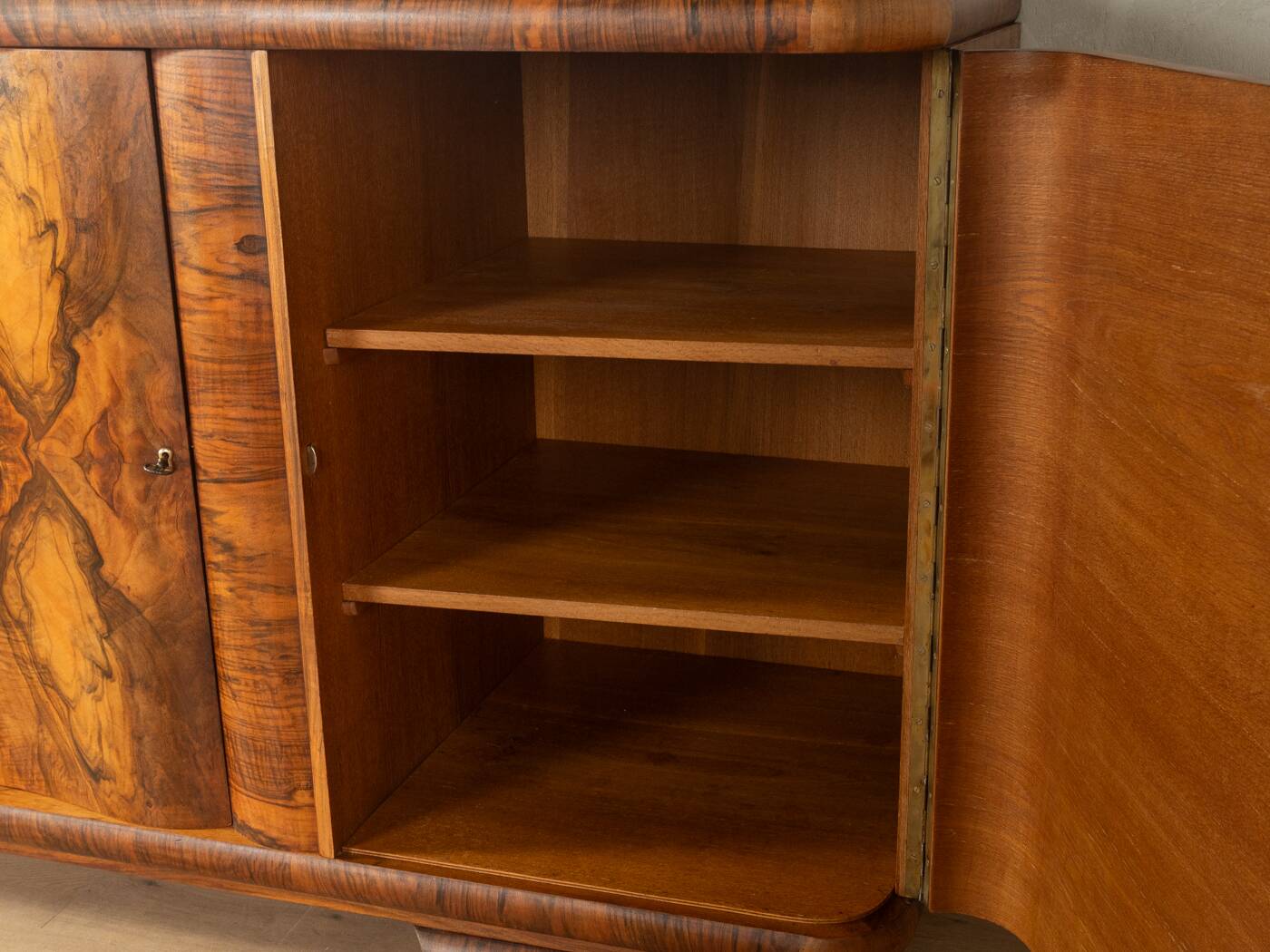 Buffet Art Déco des années 1920