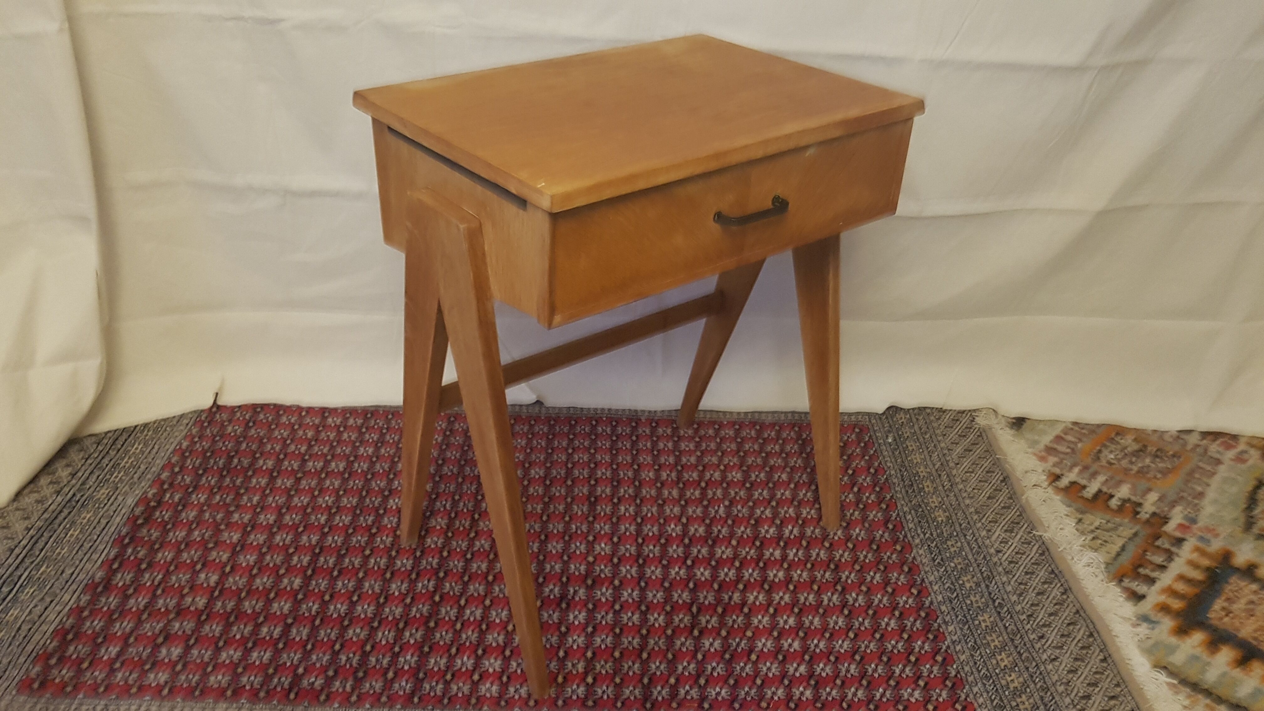 Bureau pieds compas
