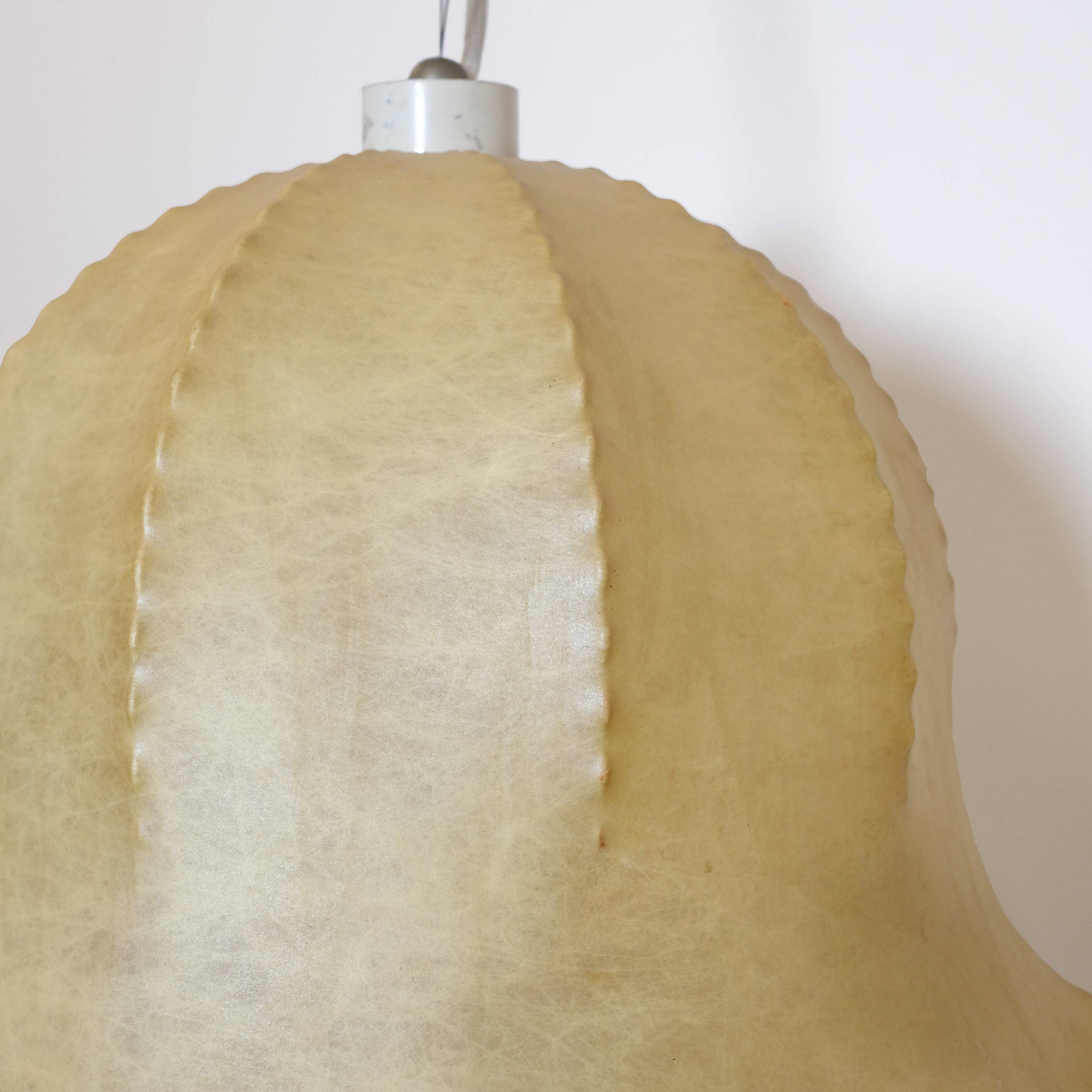 Large cocoon pendant light from the 60s.