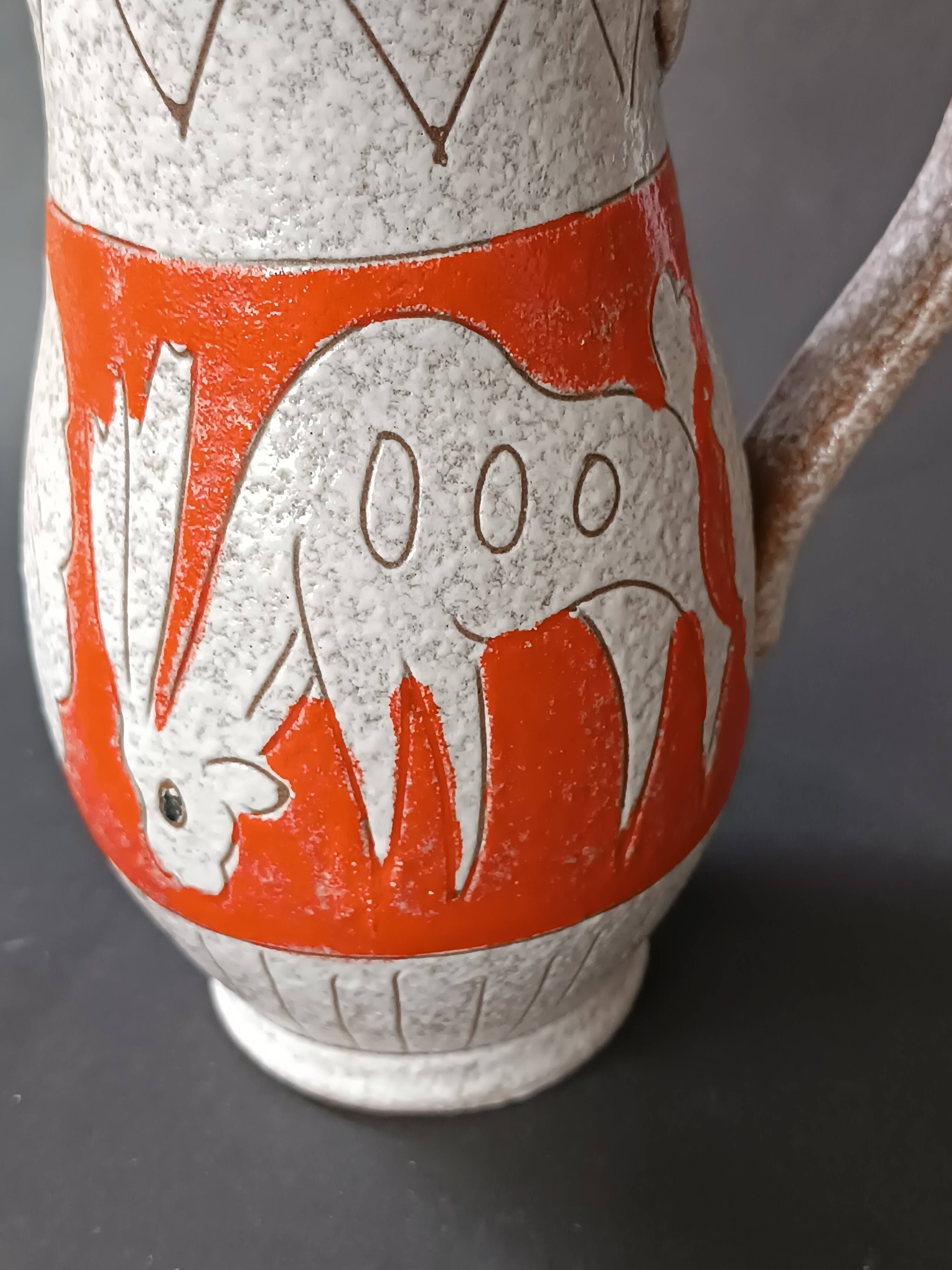 Vase pichet en sgraffito Fratelli Fanciullacci Italie décor cerfs vintage