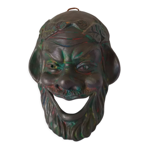 Masque en terre cuite