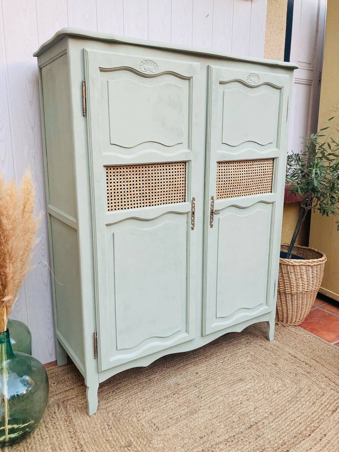 Small Parisian wardrobe