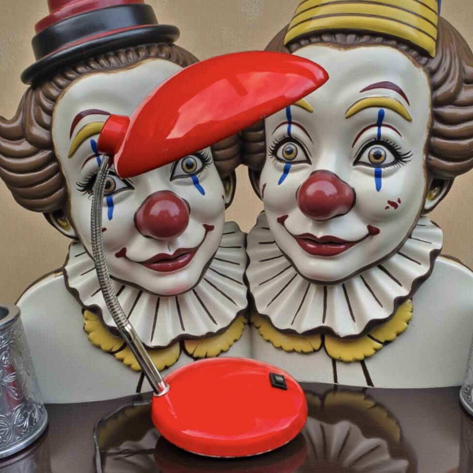 Vintage red lacquered metal desk lamp – Space Age / Bauhaus style