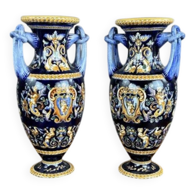 Paire de vases en céramique de Gien décor Renaissance, XXème siècle