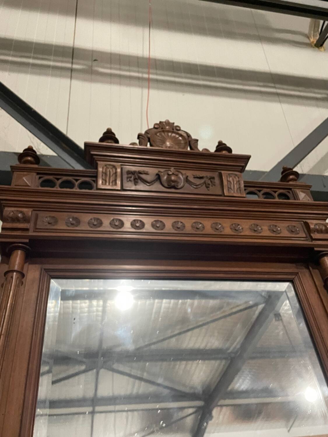 Bevelled mirror in the Henri II style made of walnut, Renaissance, late 19th century.