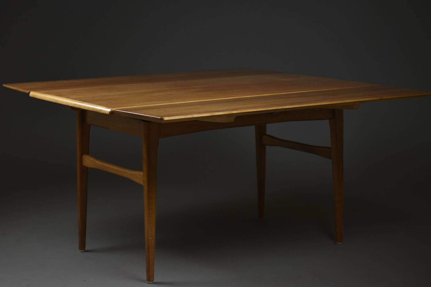 Swedish Mid-Century Expandable Coffee Table | 1950s | Emmaboda Möbelfabrik