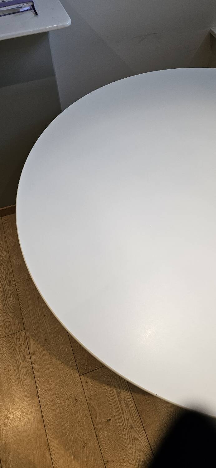Knoll Saarinen Tulip table 137