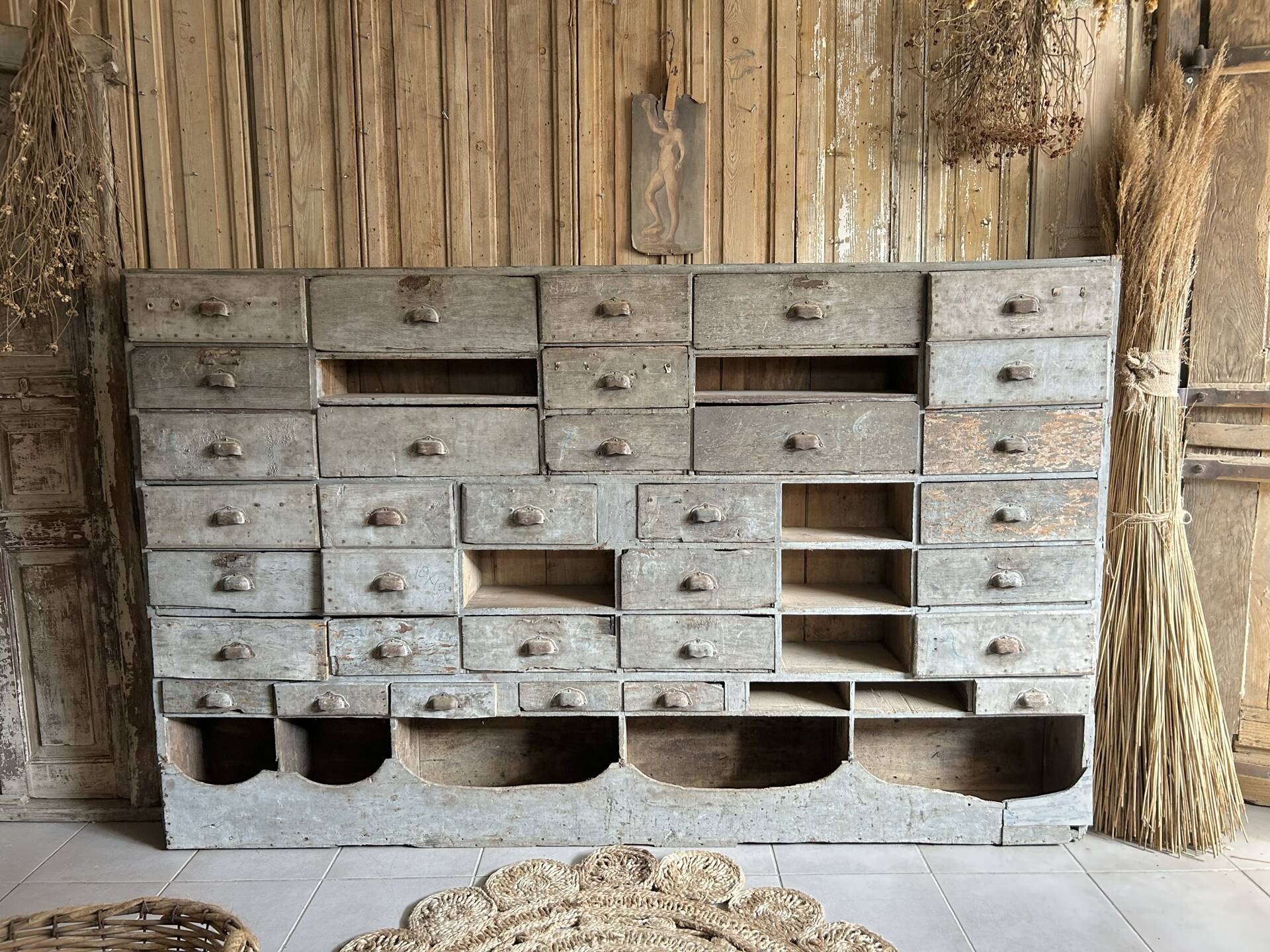 Ancien meuble de quincaillerie, meuble de métier