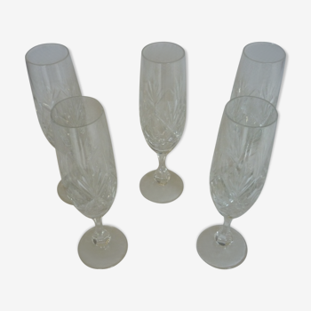 5 flutes a champagne en cristal taillé