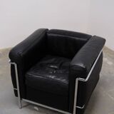 LC2 armchair in black leather – Design Le Corbusier, Pierre Jeanneret & Charlotte Perriand