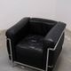 LC2 armchair in black leather – Design Le Corbusier, Pierre Jeanneret & Charlotte Perriand