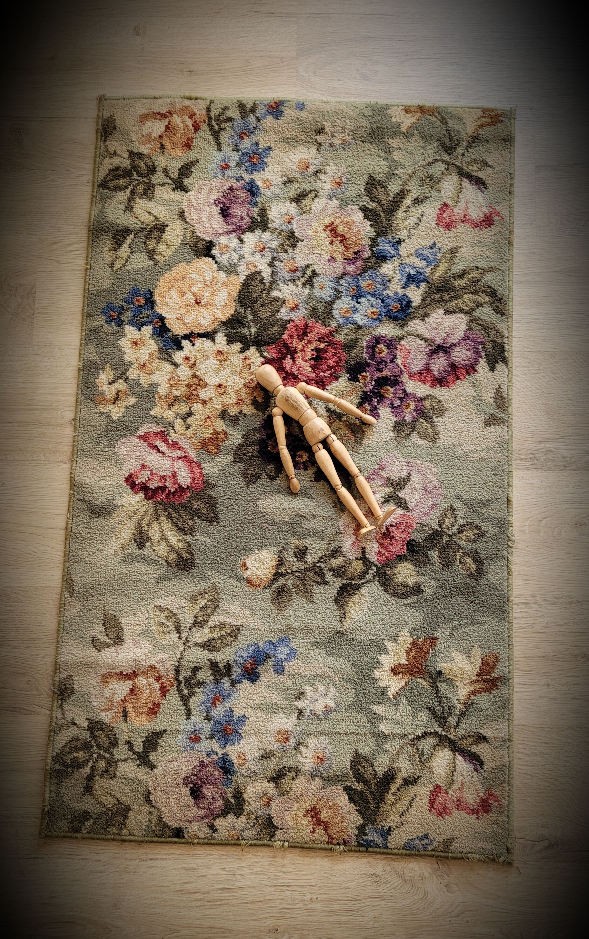 English carpet Axminster 69x118cm